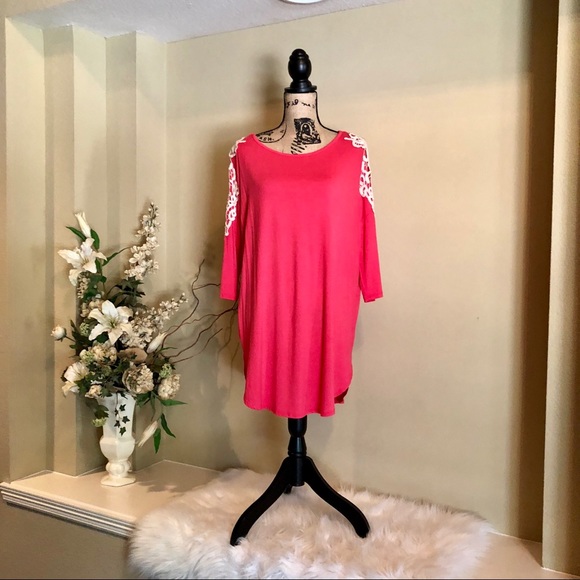 Pink quarter length sleeve dress w/ lace shoulders - Picture 2 of 5